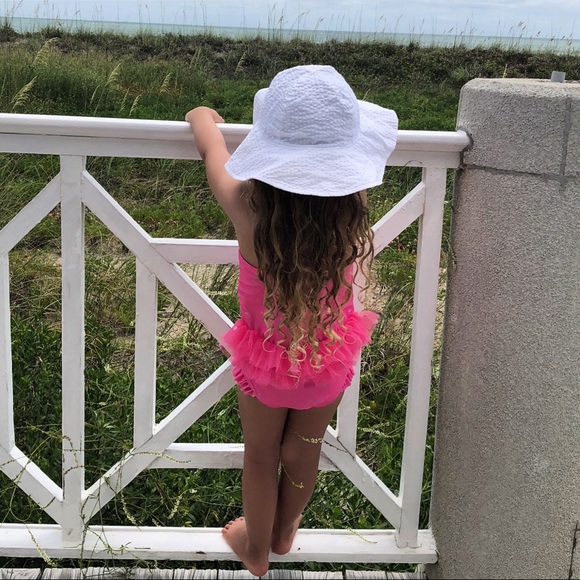 Meet your posher, Amber! 😊 - Picture 5 of 6